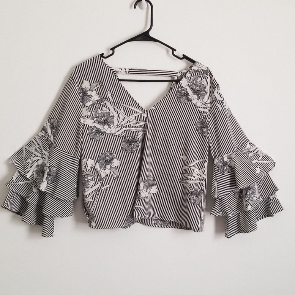 Sold NWT Floral Blouse Top Medium
